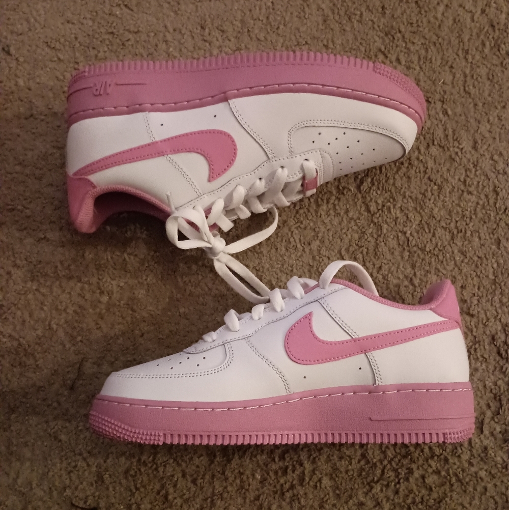 Nike Air Force 1 Low White Pink Sneakers BRAND NEW WITH BOX NO LID - Picture 3 of 7